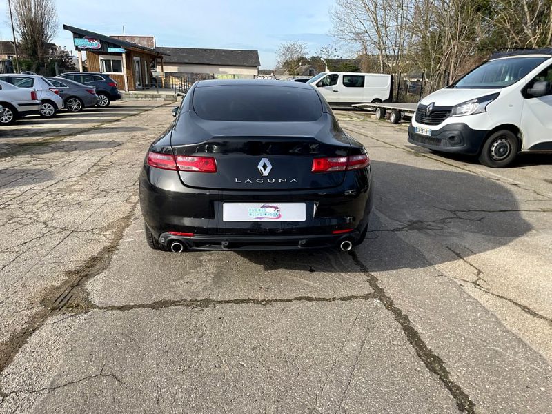 RENAULT LAGUNA COUPÉ 2008. Depuis plus de trois décennies, Auto Dakar construit sa réputation sur la confiance et l'excellence opérationnelle. Nous sommes fiers d'accompagner des milliers de familles et d'entreprises dans leurs projets de mobilité avec professionnalisme et intégrité.