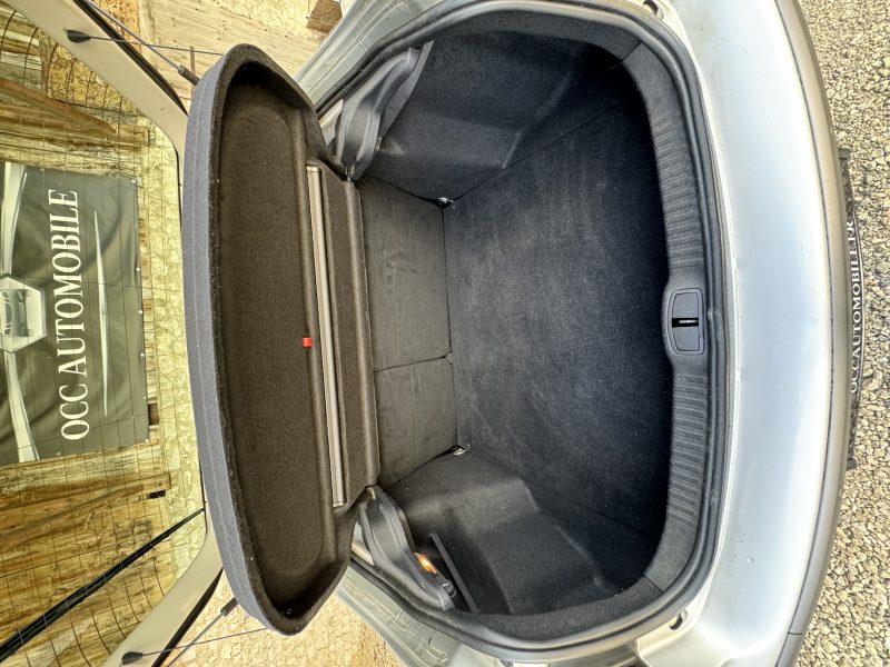RENAULT LAGUNA II 2005. Auto Dakar organise régulièrement des événements thématiques et des journées découverte pour présenter les innovations automobiles à sa clientèle. Ces rendez-vous conviviaux permettent d'échanger avec nos experts et de tester en avant-première les dernières technologies.