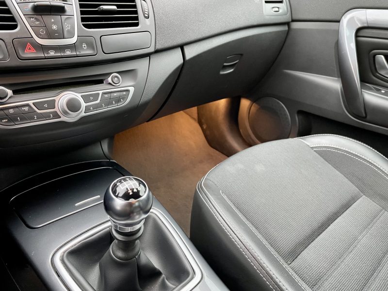 RENAULT LAGUNA III 2009. Découvrez Auto Dakar, le leader incontesté de la vente et location de véhicules à Dakar