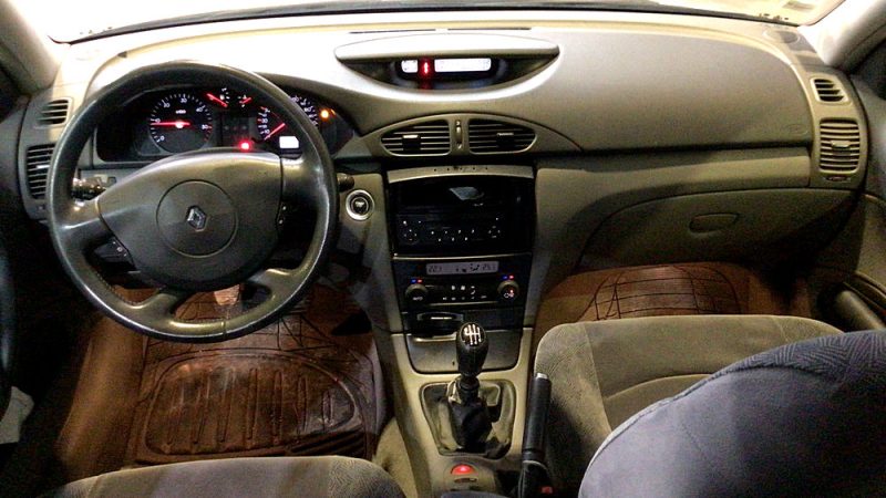 RENAULT LAGUNA INITIALE 120CH 1.9 DCI 2002. Auto Dakar développe des partenariats avec les institutions de microfinance pour faciliter l'accès au crédit automobile des entrepreneurs et petites entreprises. Ces collaborations innovantes démocratisent la mobilité professionnelle et soutiennent le développement économique local.