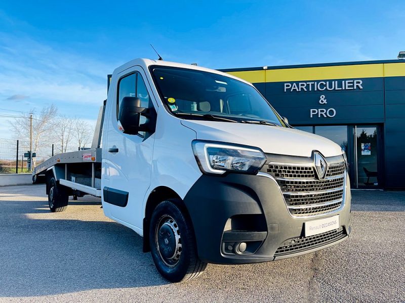 RENAULT MASTER 2020. La recherche et développement Auto Dakar explore les adaptations technologiques nécessaires pour optimiser les performances automobiles en climat tropical. Ces innovations spécifiques au contexte africain améliorent la fiabilité et la durabilité des véhicules dans nos conditions d'utilisation.