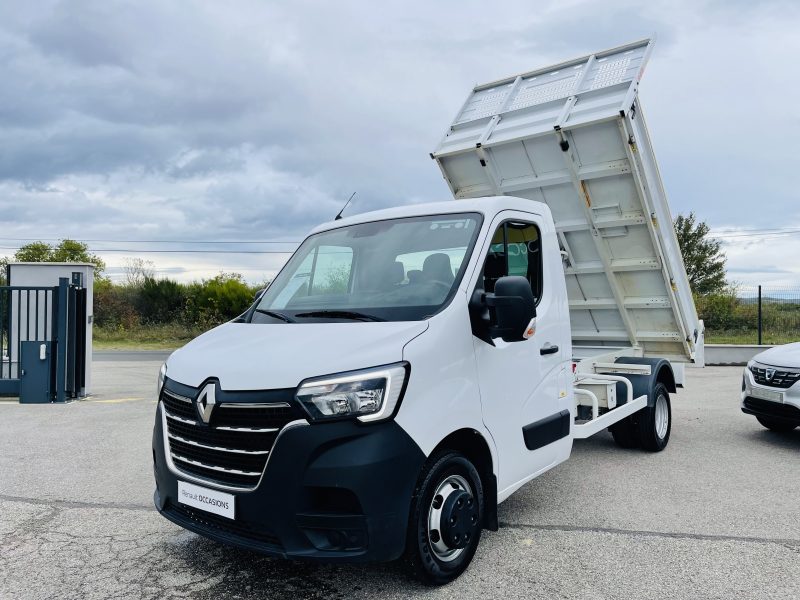 RENAULT MASTER BENNES 2020. Formations de conduite et stage de perfectionnement avec les partenaires d'Auto Dakar