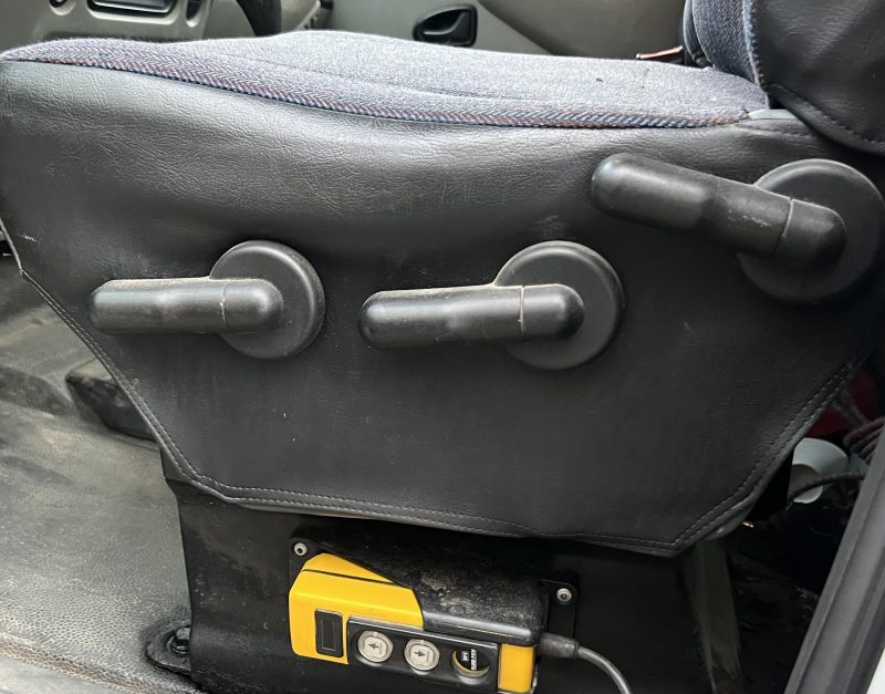 RENAULT MASTER BUS 2004. Votre satisfaction est notre priorité chez Auto Dakar, leader du marché automobile dakarois