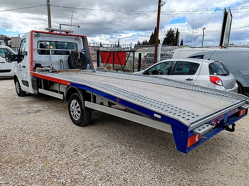 RENAULT MASTER III 150 CV DEPANNEUSE PORTE VOITURE 2015. L'innovation technologique est au cœur de la stratégie d'Auto Dakar avec l'intégration des dernières avancées automobiles dans notre gamme de véhicules. Nous proposons également des formations personnalisées pour vous familiariser avec les nouvelles technologies embarquées.