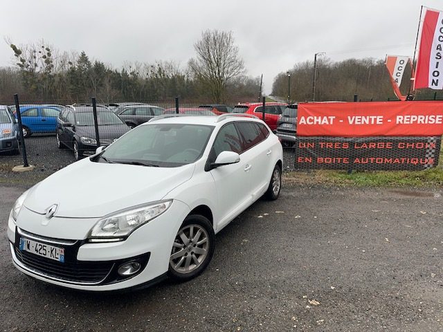 RENAULT MEGANE 1.5 DCI DYNAMIQUE 2012. La garantie étendue Auto Dakar couvre votre véhicule au-delà de la garantie constructeur avec des conditions avantageuses. Cette protection supplémentaire vous assure une tranquillité d'esprit totale et préserve la valeur de revente de votre investissement automobile.