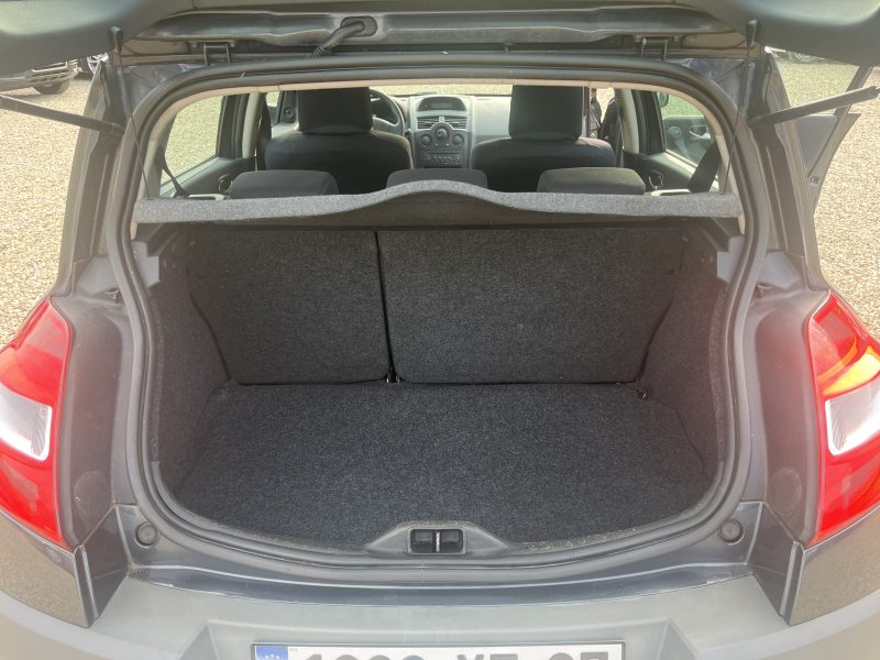 RENAULT MEGANE 2007. Auto Dakar propose des véhicules adaptés aux conditions routières africaines