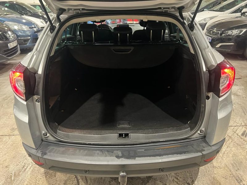 RENAULT MEGANE 2013. Le programme de fidélité Auto Dakar Premium récompense nos clients réguliers avec des avantages exclusifs et des réductions préférentielles. Les membres bénéficient également d'un accès prioritaire aux nouveautés et aux événements privés organisés par notre concession.