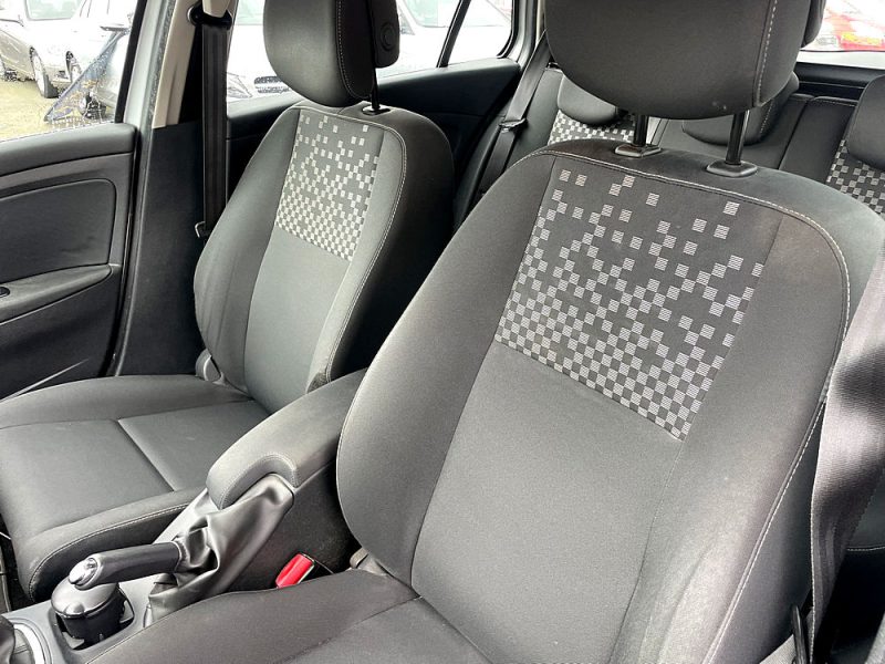 RENAULT MEGANE ESTATE 2012. Notre centre de diagnostic Auto Dakar utilise les équipements les plus avancés pour analyser précisément l'état technique de votre véhicule. Ce diagnostic complet vous permet d'anticiper les besoins de maintenance et d'optimiser les performances de votre automobile.