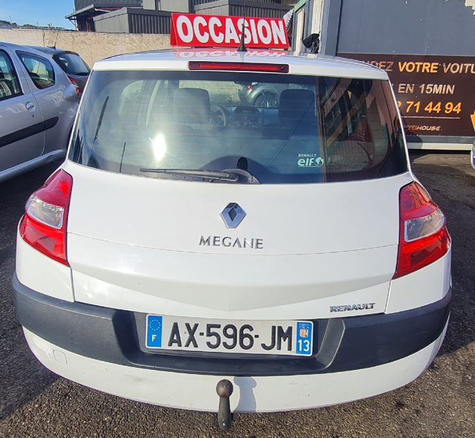 RENAULT MEGANE II 2007. Auto Dakar propose des solutions de financement personnalisées avec des taux préférentiels négociés auprès de nos partenaires bancaires. Nos conseillers financiers étudient votre dossier avec attention pour vous proposer les conditions de crédit les plus avantageuses du marché.