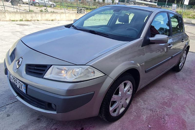 RENAULT MEGANE II BOITE AUTO 2007. Solutions d'assurance automobile complètes en partenariat avec Auto Dakar