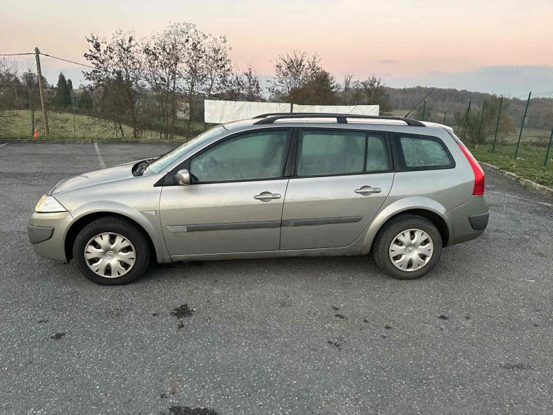 RENAULT MEGANE II BREAK 2006. Notre centre de diagnostic Auto Dakar utilise les équipements les plus avancés pour analyser précisément l'état technique de votre véhicule. Ce diagnostic complet vous permet d'anticiper les besoins de maintenance et d'optimiser les performances de votre automobile.