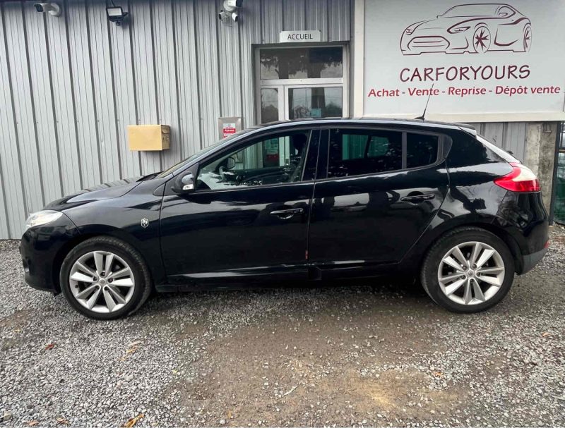 RENAULT MEGANE III 2012. Location courte ou longue durée ? Auto Dakar s'adapte à vos exigences spécifiques