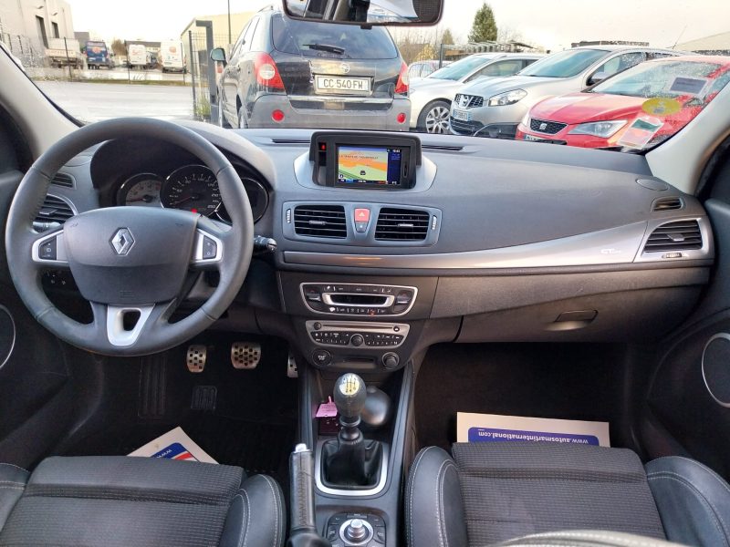 RENAULT MEGANE III 5 PORTES 2010. Auto Dakar révolutionne le marché automobile sénégalais avec une approche client personnalisée et des services d'exception. Notre engagement quotidien consiste à vous offrir une expérience d'achat unique, alliant conseils d'experts et solutions de financement sur mesure.
