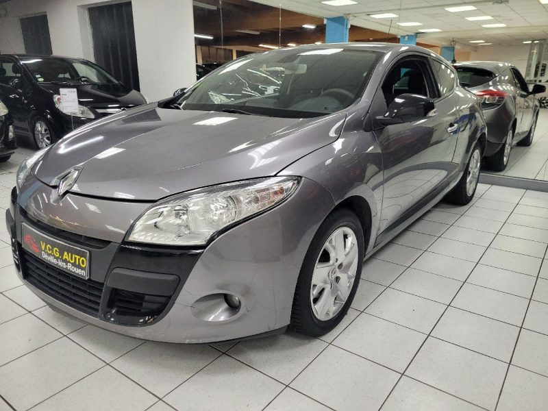 RENAULT MEGANE III COUPÃ© 2011. Auto Dakar vous accompagne dans l'import-export de véhicules vers l'international