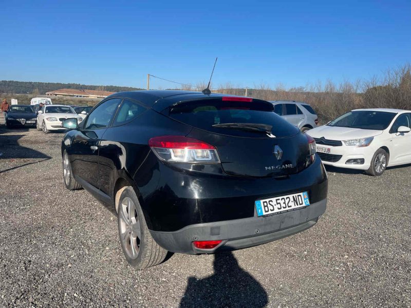 RENAULT MEGANE III COUPÉ 2011. Bénéficiez de l'expérience Auto Dakar pour vos achats et locations de véhicules