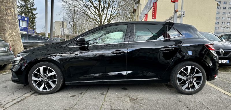 RENAULT MEGANE IV 2017. Location courte ou longue durée ? Auto Dakar s'adapte à vos exigences spécifiques