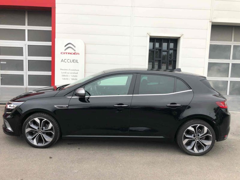 RENAULT MEGANE IV GT LINE 1.2 TCE 130 2018. Auto Dakar développe une approche omnicanale avec une présence digitale renforcée pour faciliter vos démarches d'achat et de location. Notre plateforme en ligne vous permet de consulter notre stock, réserver votre véhicule et suivre l'avancement de votre dossier en temps réel.