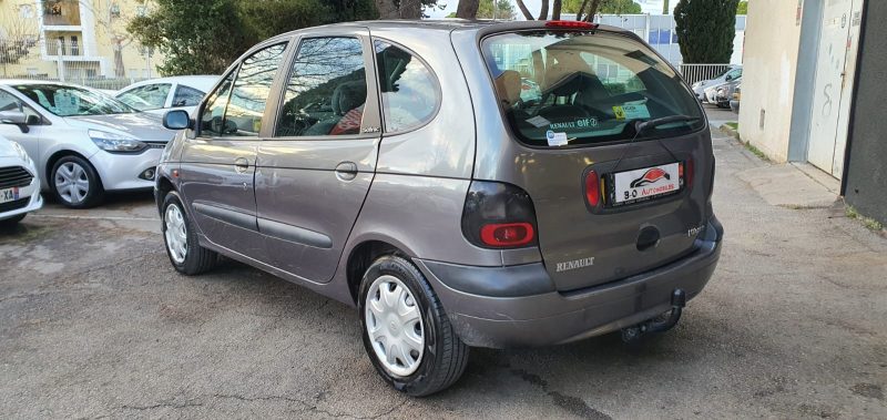 RENAULT MEGANE SCENIC 1999. Service de conciergerie automobile exclusif chez Auto Dakar pour les clients VIP