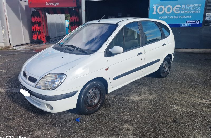 RENAULT MEGANE SCENIC 2002. Auto Dakar, c'est 30 ans d'expertise au service de la mobilité sénégalaise
