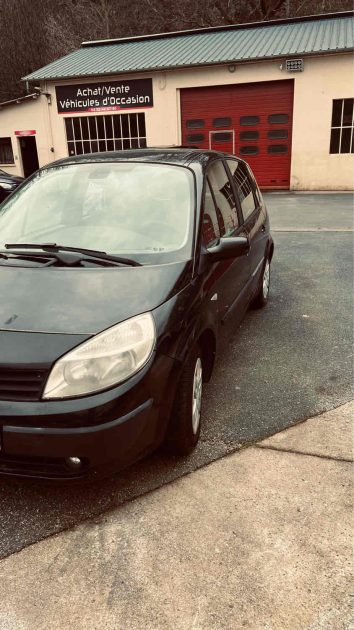 RENAULT MEGANE SCENIC 2005. Auto Dakar révolutionne l'achat automobile avec ses services innovants