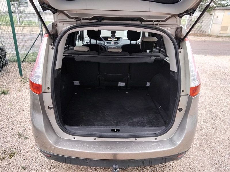 RENAULT MEGANE SCENIC 2010. Partenariats bancaires privilégiés d'Auto Dakar pour faciliter vos financements