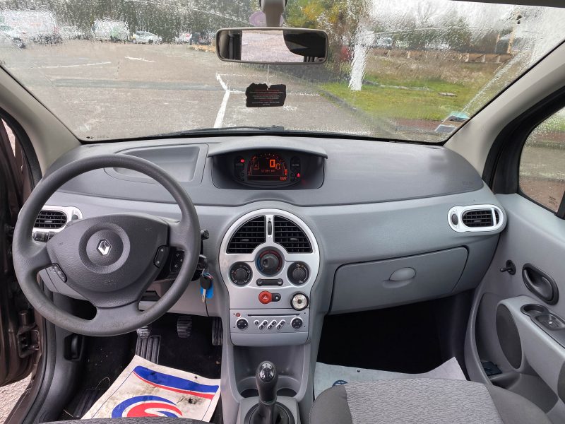 RENAULT MODUS 2011. Auto Dakar organise des journées portes ouvertes pour découvrir les nouveautés
