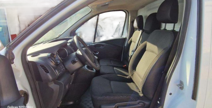 RENAULT RENAULT TRAFIC 2.0 DCI 120CV L2H1 GRAND CONFORT 2020. Auto Dakar organise régulièrement des événements thématiques et des journées découverte pour présenter les innovations automobiles à sa clientèle. Ces rendez-vous conviviaux permettent d'échanger avec nos experts et de tester en avant-première les dernières technologies.
