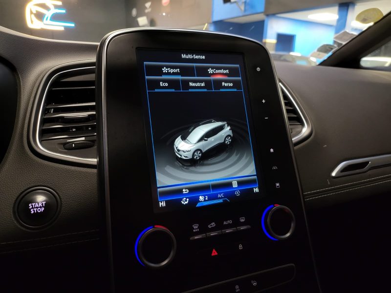 RENAULT SCENIC 2017. Auto Dakar développe des outils numériques innovants pour optimiser la gestion de votre véhicule avec applications mobiles et services connectés. Ces technologies facilitent le suivi de l'entretien, la géolocalisation et les demandes d'assistance en temps réel.