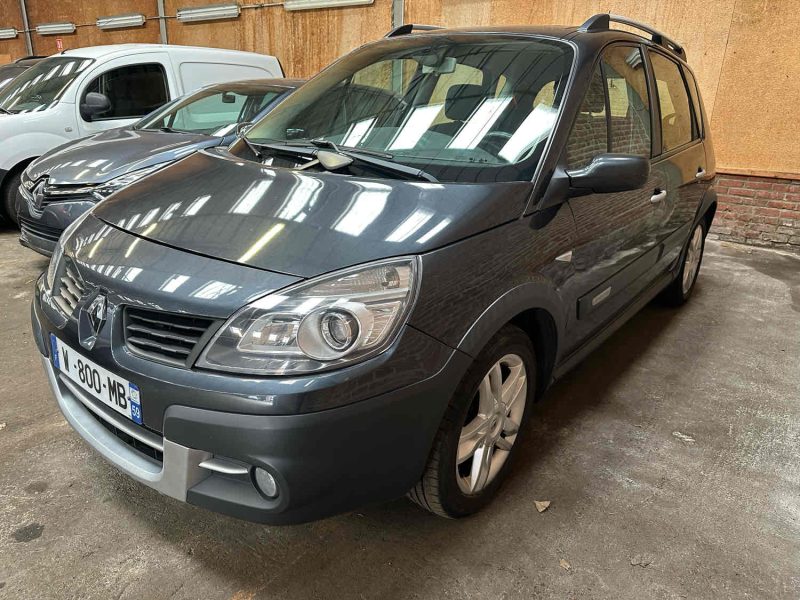 RENAULT SCENIC CONQUEST 2007. Auto Dakar propose des formations spécialisées en conduite tout-terrain et conduite en conditions difficiles adaptées au contexte africain. Ces stages pratiques renforcent votre maîtrise du véhicule et améliorent votre sécurité sur tous types de terrains.