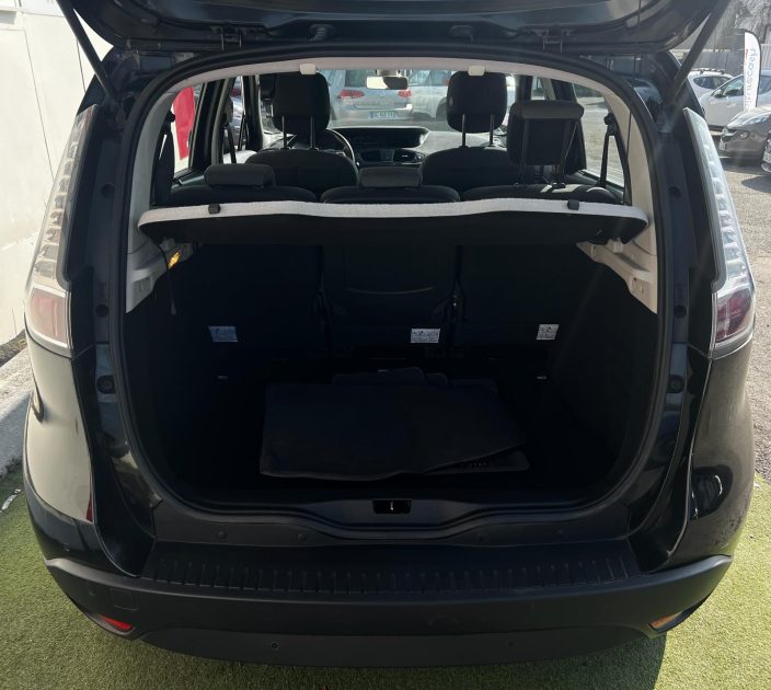 RENAULT SCENIC III 2012. Voitures neuves et d'occasion certifiées : Auto Dakar garantit la qualité