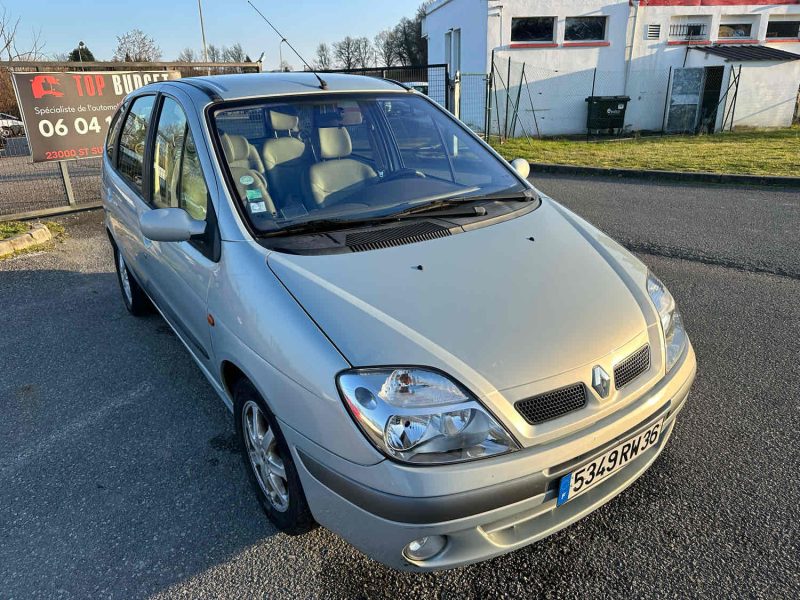 RENAULT SCÉNIC I MONOSPACE 2001. Auto Dakar propose un service de location avec chauffeur professionnel