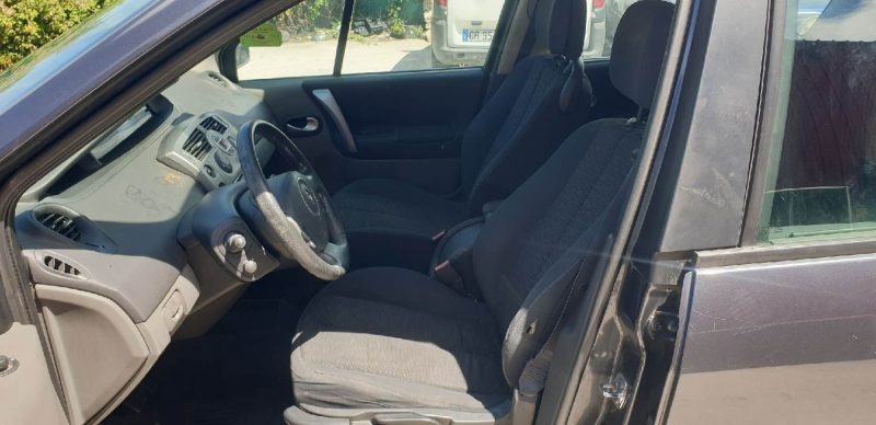 RENAULT SCÉNIC II 2008. Auto Dakar propose un service de location avec chauffeur professionnel