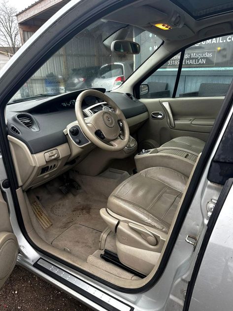 RENAULT SCÉNIC II INITIAL 2007. Rejoignez la communauté des clients satisfaits d'Auto Dakar, référence automobile dakaroise