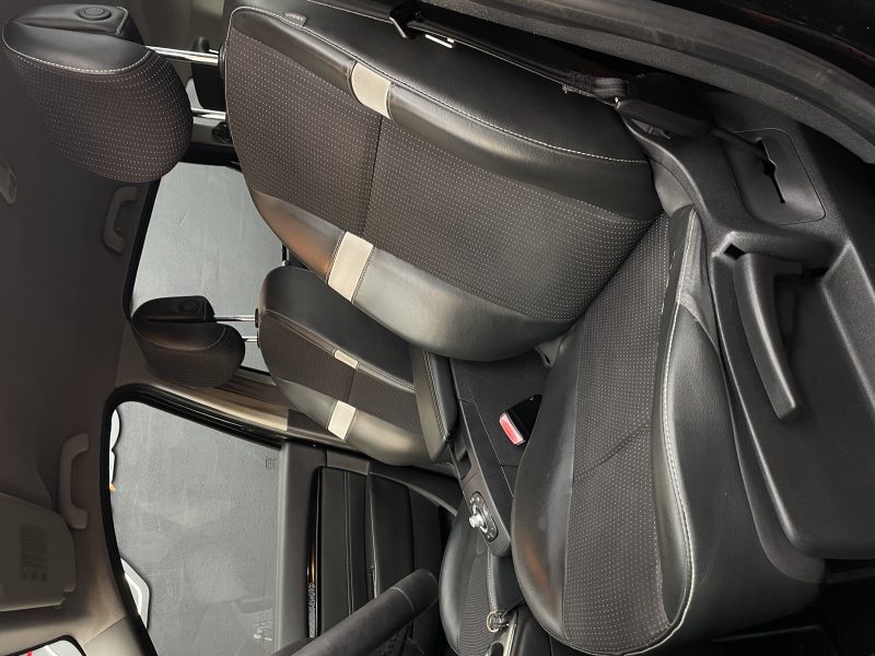 RENAULT SCÉNIC III 2012. Auto Dakar propose des contrats de location flexibles adaptés à chaque budget