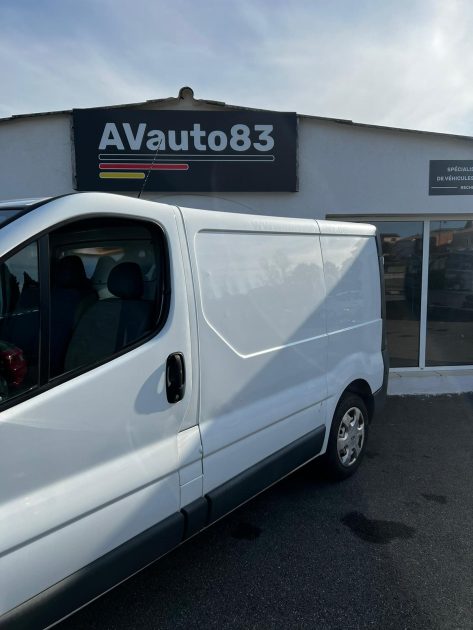 RENAULT TRAFIC 2010. Votre satisfaction est notre priorité chez Auto Dakar, leader du marché automobile dakarois