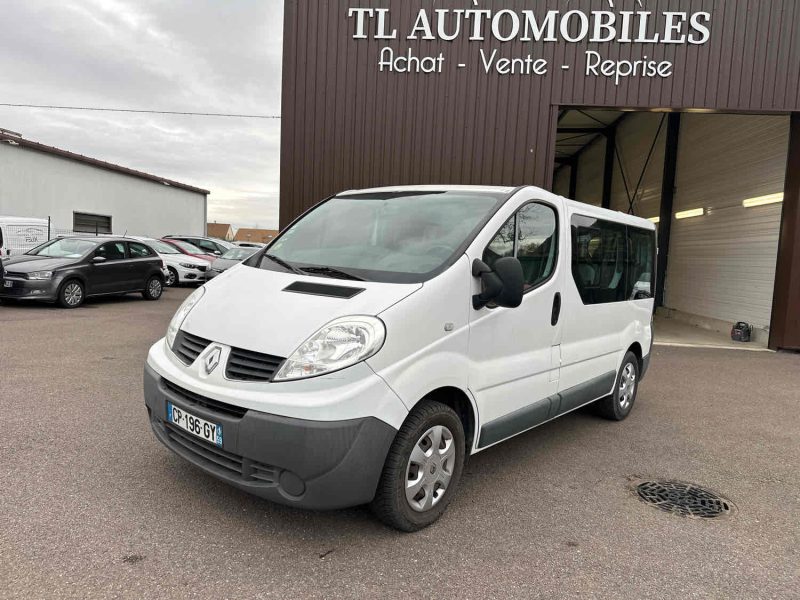 RENAULT TRAFIC II PASSENGER 2012. Auto Dakar propose des contrats de location flexibles adaptés à chaque budget
