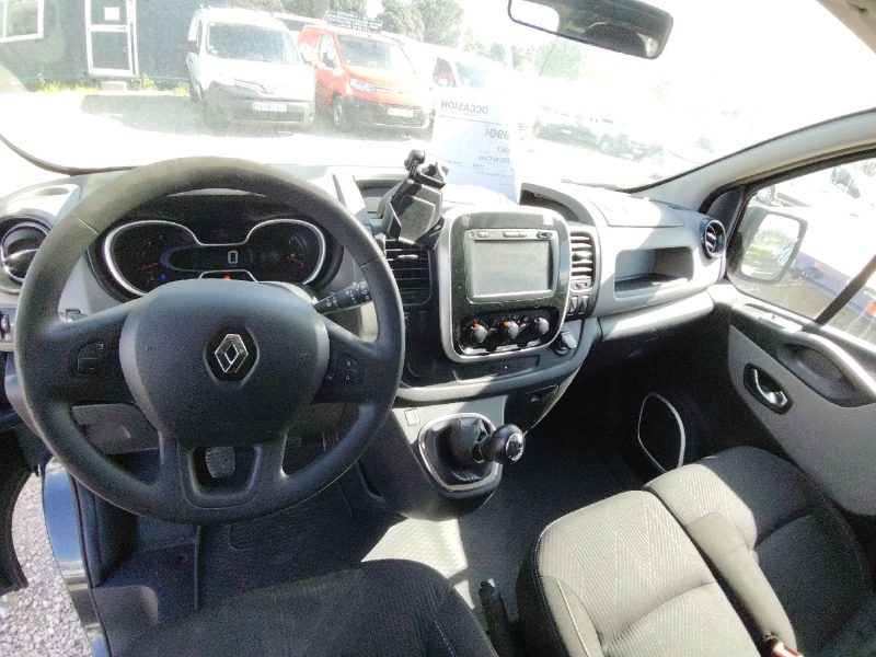 RENAULT TRAFIC III CAMIONNETTE 2018. Voitures neuves et d'occasion certifiées : Auto Dakar garantit la qualité