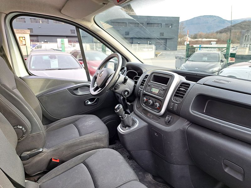 RENAULT TRAFIC III CAMIONNETTE 2020. Location de véhicules chez Auto Dakar : simplicité, rapidité et professionnalisme