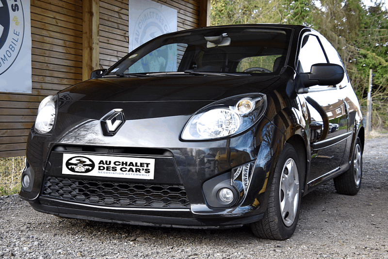 RENAULT TWINGO 2 2010. Auto Dakar propose des véhicules adaptés aux conditions routières africaines