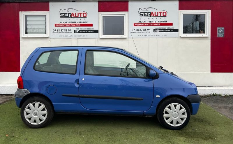 RENAULT TWINGO 2006. Vivez l'expérience Auto Dakar : showroom moderne et accueil personnalisé