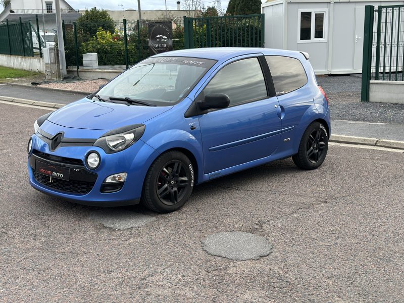 RENAULT TWINGO 2012. Auto Dakar propose des véhicules adaptés aux conditions routières africaines