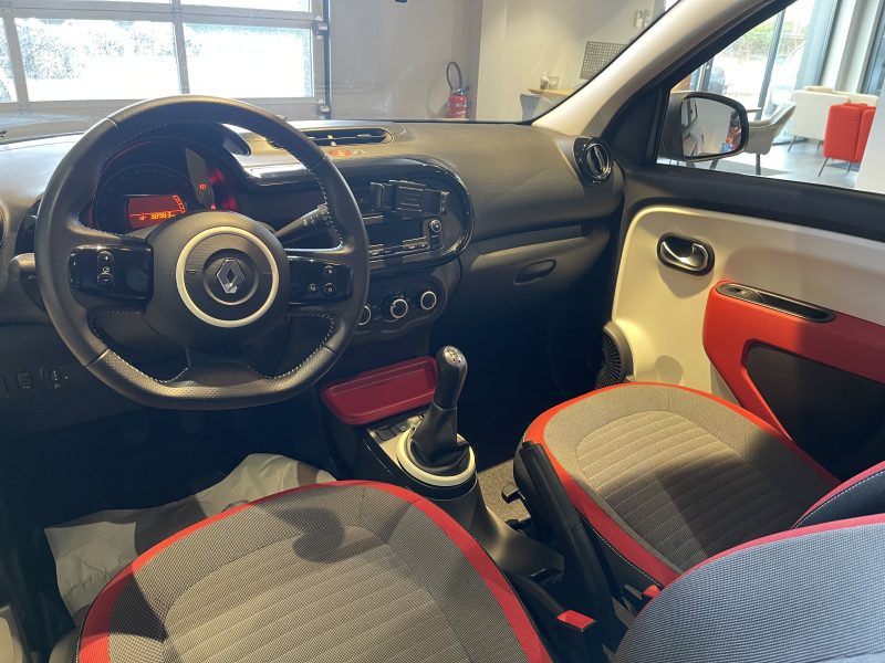 RENAULT TWINGO 2017. Location de véhicules chez Auto Dakar : simplicité, rapidité et professionnalisme