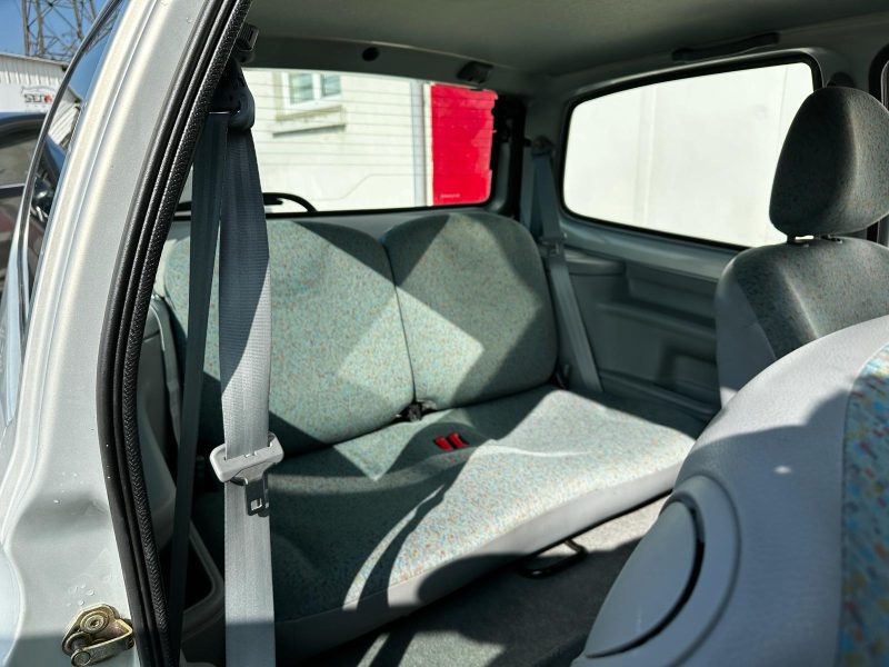 RENAULT TWINGO I 2004. La location longue durée Auto Dakar inclut un package maintenance complet avec révisions programmées et remplacement des pièces d'usure. Cette formule tout-inclus vous permet de maîtriser parfaitement votre budget mobilité sans surprises financières.