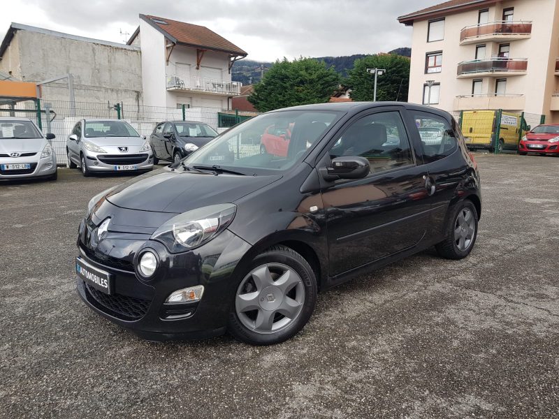 RENAULT TWINGO II (2) 2013. Testez avant d'acheter avec les essais gratuits proposés par Auto Dakar