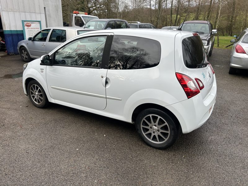RENAULT TWINGO II PHASE 2 2014. Auto Dakar propose des contrats de location flexibles adaptés à chaque budget