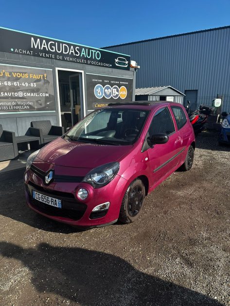 RENAULT TWINGO II TOIT OUVRANT 2012. Auto Dakar met à votre disposition un service de livraison à domicile gratuit dans tout Dakar pour votre nouveau véhicule. Notre équipe s'occupe également de toutes les formalités administratives et vous accompagne dans les démarches d'immatriculation et d'assurance.