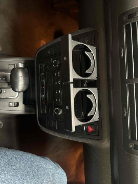 SEAT ALHAMBRA 2006. La location longue durée Auto Dakar inclut un package maintenance complet avec révisions programmées et remplacement des pièces d'usure. Cette formule tout-inclus vous permet de maîtriser parfaitement votre budget mobilité sans surprises financières.