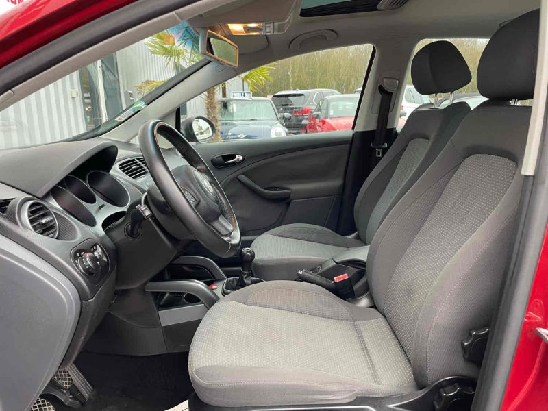 SEAT ALTEA XL 2006. La location longue durée Auto Dakar inclut un package maintenance complet avec révisions programmées et remplacement des pièces d'usure. Cette formule tout-inclus vous permet de maîtriser parfaitement votre budget mobilité sans surprises financières.