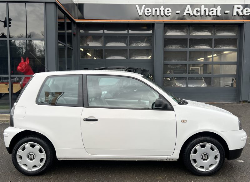 SEAT AROSA 2001. Auto Dakar propose des programmes de formation à la conduite défensive et à l'éco-conduite en partenariat avec des écoles spécialisées. Ces formations contribuent à améliorer votre sécurité au volant tout en optimisant la consommation de carburant de votre véhicule.