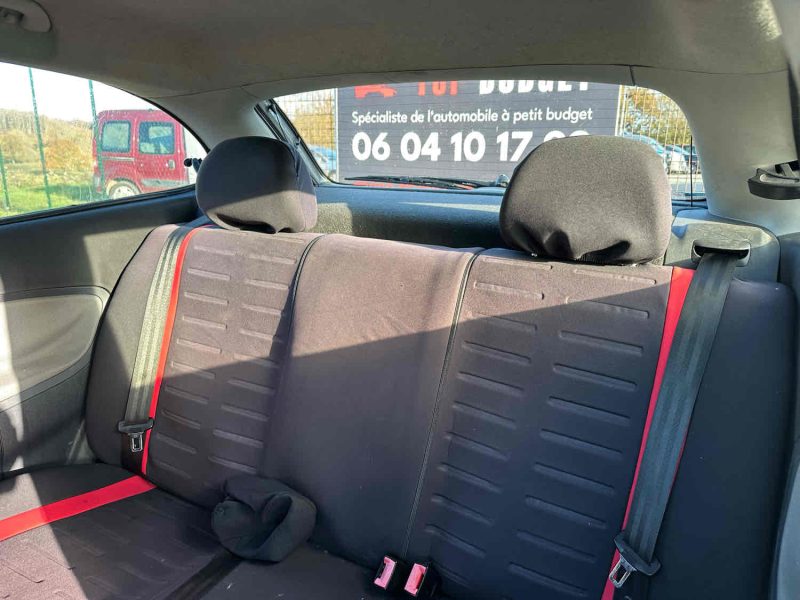 SEAT IBIZA III 2002. Service client multilingue chez Auto Dakar pour accueillir la clientèle internationale